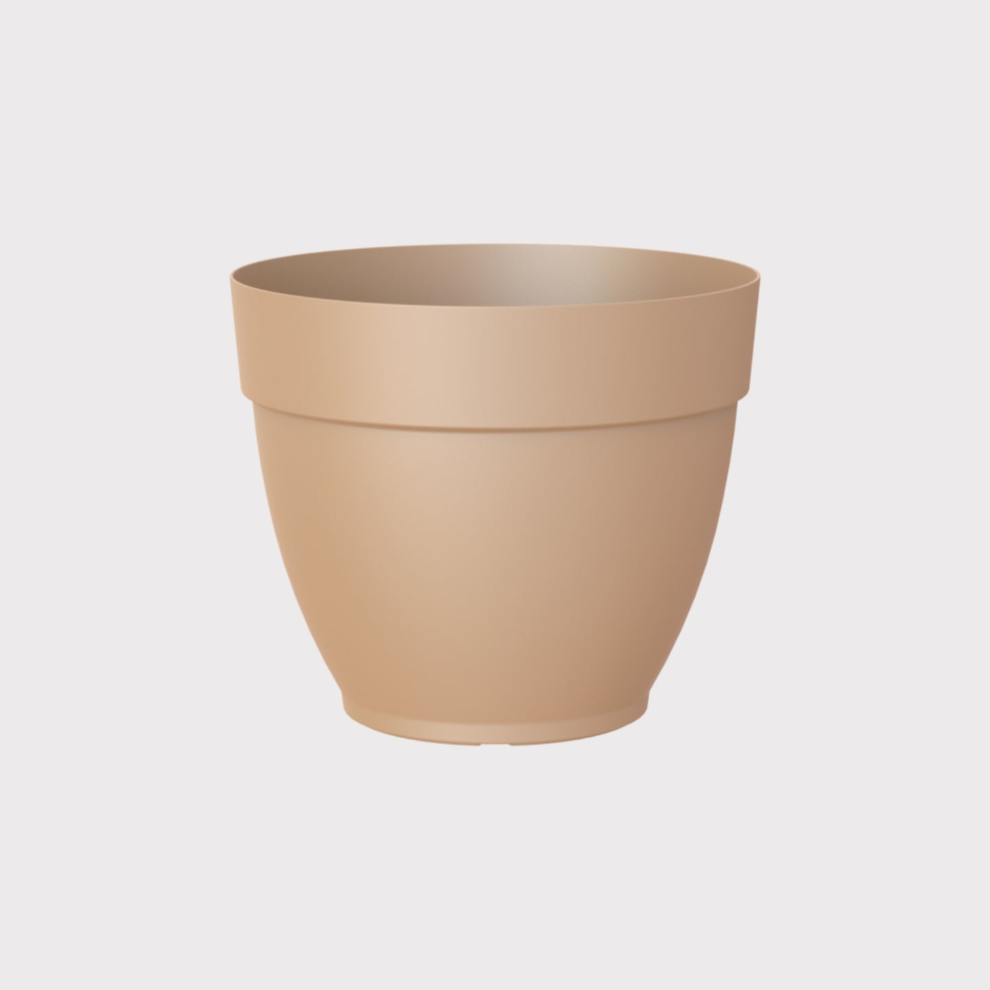 Vaso Capri Campana bege escuro em fundo neutro, com design clássico em plástico reciclado e acabamento liso, ideal para uso interior ou exterior.