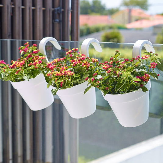 Vasos e floreiras para varanda